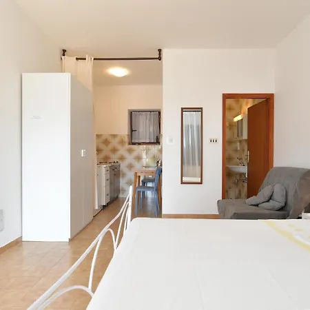 Apartment Fuer 2 Personen Ca 25 Qm In Medulin, Istrien Suedkueste Von Istrien